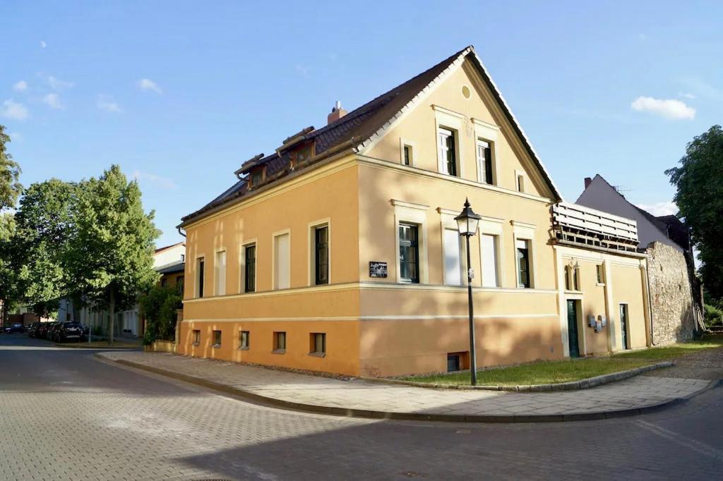 "Ferienwohnung Am Schloss" - Ferienwohnung Mit Blick Auf Das Barbyer Schloss, 5 Gehminuten Bis Zur Elbe Luaran gambar