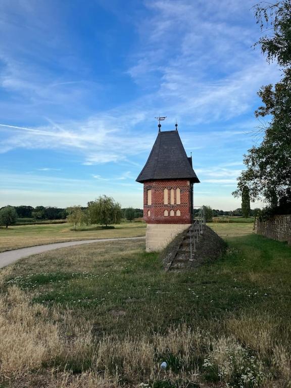 "Ferienwohnung Am Schloss" - Ferienwohnung Mit Blick Auf Das Barbyer Schloss, 5 Gehminuten Bis Zur Elbe Luaran gambar