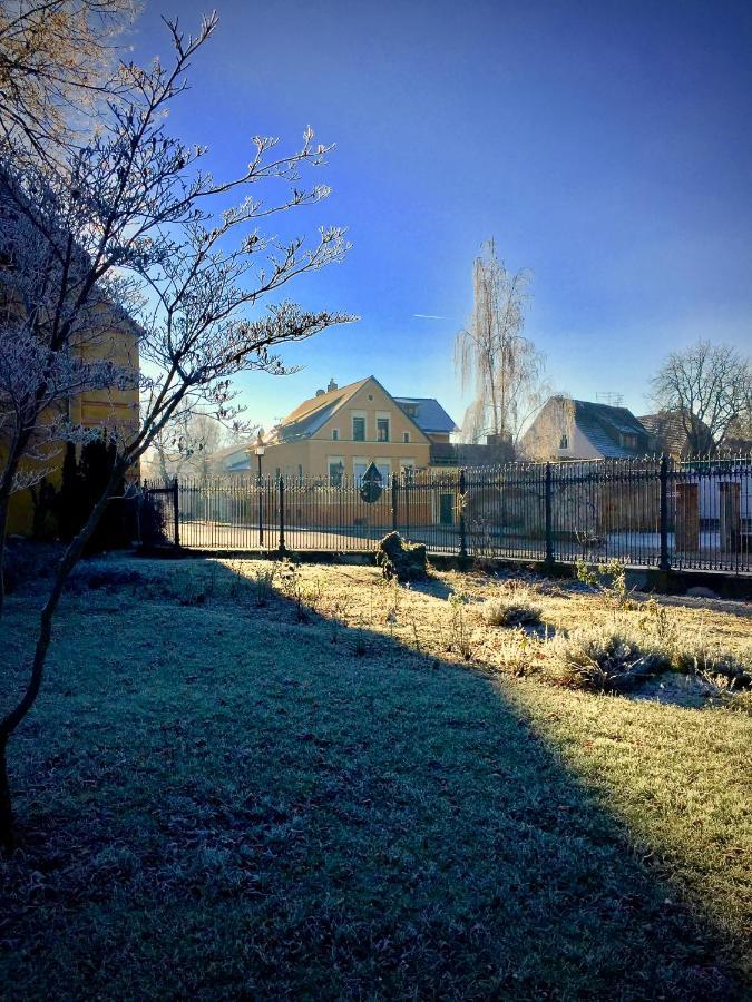 "Ferienwohnung Am Schloss" - Ferienwohnung Mit Blick Auf Das Barbyer Schloss, 5 Gehminuten Bis Zur Elbe Luaran gambar